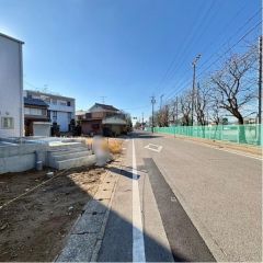 東前面道路から外観を見るとこんな感じ