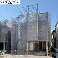 上棟しました。完成は8月頃の予定です。