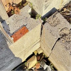 現地北東面に境界杭があります。