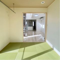 1階南側にある4.5帖の和室になります。