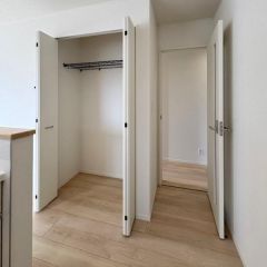 コチラはキッチンにある収納になります。