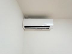 リビングにはエアコンを増設しました。