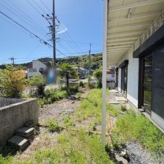 建物南側に陽当たり良好なお庭があります。