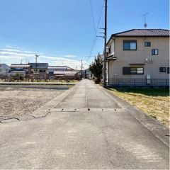 西前面道路から外観を見るとこんな感じ