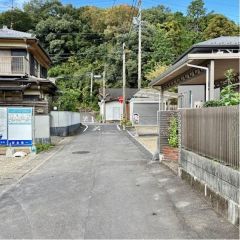東前面道路から外観を見るとこんな感じ