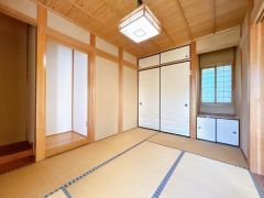 コチラは1階の南側ある和室になります。