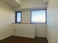 コチラは北東にある4.7帖の洋室です。