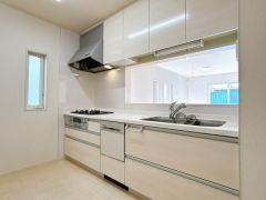 食洗器も付いたシステムキッチンです。