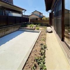 建物南側に陽当たり良好なお庭があります。