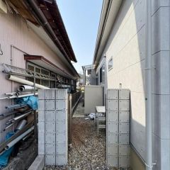 南庭入り口に鍵付き門扉が付いています。