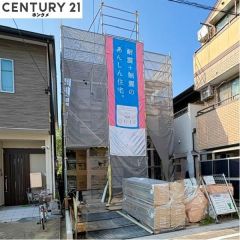 間もなく足場が外れ、9月頃完成予定です。