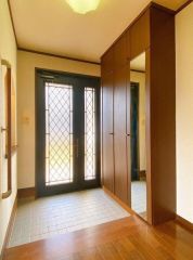 玄関には大型シューズボックス付です。