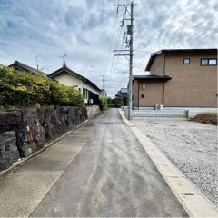 東前面道路から外観を見るとこんな感じ。