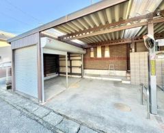 駐車場は3台分のスペースがあります。