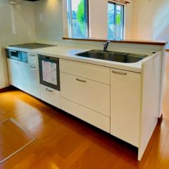 キッチンには勝手口付なので便利です。