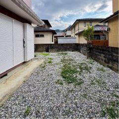 コチラは別アングルから見たお庭写真です。