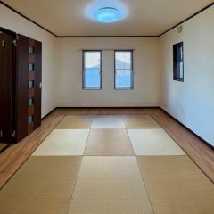 コチラは1階にある8帖和室の写真です。