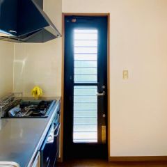 キッチンは勝手口付でスペースも広いです♪