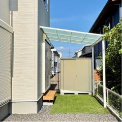 南庭にウッドデッキが付いています。