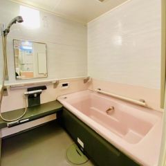 バスは1坪サイズで、室内も明るいですよ♪
