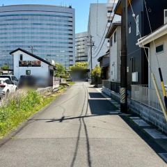 南前面道路から外観を見るとこんな感じ