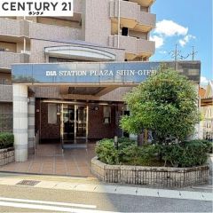 正面玄関はこんな感じになっています。