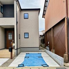 駐車場は3台分のスペースがあります。