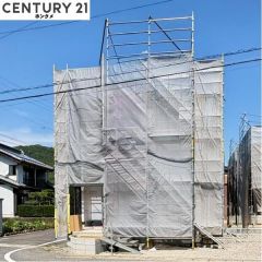 上棟しました。完成は8月頃の予定です。