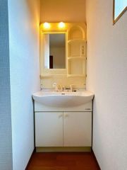 2階洗面台もシャンプードレッサー仕様。