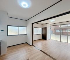 南向きで陽当たり良好なリビングです。