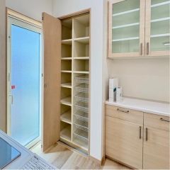 キッチン後ろにはパントリー付で便利です。