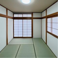 コチラは1階にある6帖の和室になります。