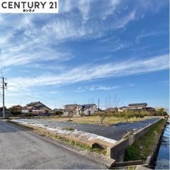 コチラは現地の南東角側から見た外観です。