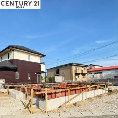 現在は基礎の状態で10月頃完成予定です。