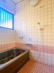 ユニットバスは新品交換の予定です。