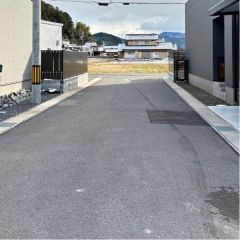 東前面道路から外観を見るとこんな感じ