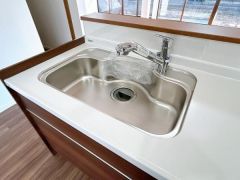 システムキッチンは新品に交換予定です。