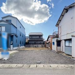 駐車場は4台分のスペースがあります。