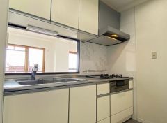 リビングを見渡せるカウンターキッチン。