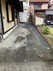 駐車場は縦列2台分のスペースがあります。