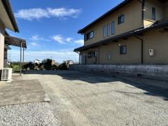 駐車場は3台分のスペースがあります。