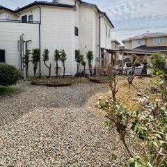 建物南側にとても広いお庭があります。