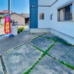 駐車場は2台+αのスペースがあります。