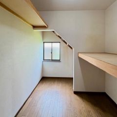 階段下に収納があるのはとても便利ですね♪