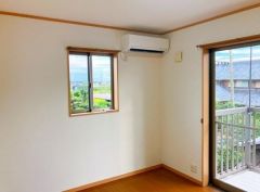 コチラは2階の南東にある洋室になります。