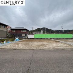現在更地の段階です。これから基礎作りです