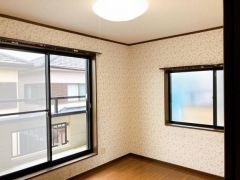 コチラは、2階南東にある洋室になります。