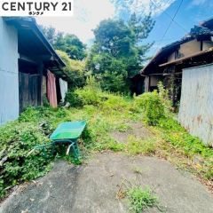 現在古家がありますが、解体更地渡しです。