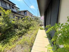 建物南側に陽当たり良好なお庭があります。