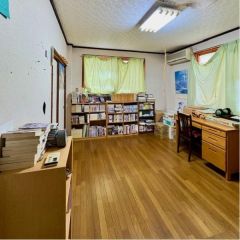 コチラは2階にある6帖の洋室になります。